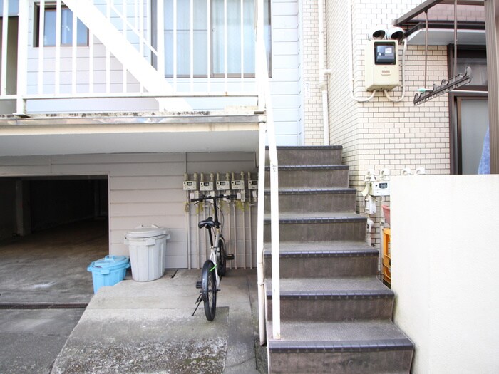 物件外観写真3　(エントランス部分)