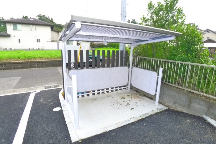 物件外観写真4　(駐輪場)