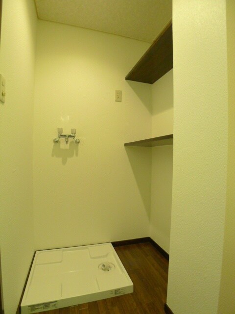 物件内観写真11　(洗濯機置場)