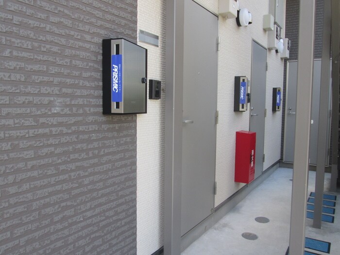 物件外観写真3　(エントランス部分)
