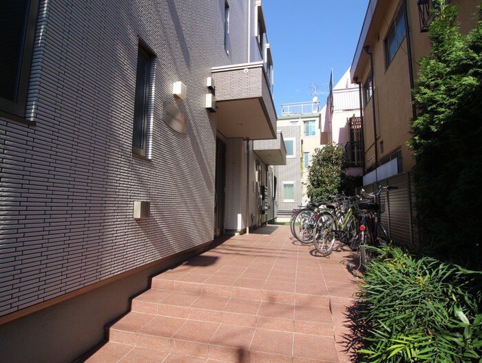 物件外観写真4　(エントランス部分)