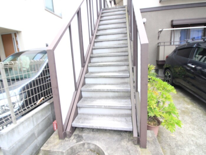 物件外観写真2　(エントランス部分)