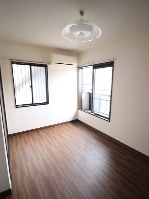 物件内観写真4　(居室)