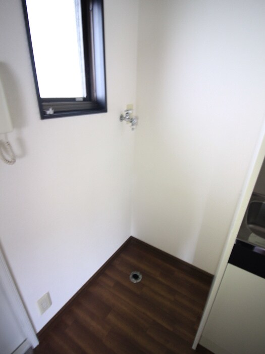 物件内観写真10　(洗濯機置場)