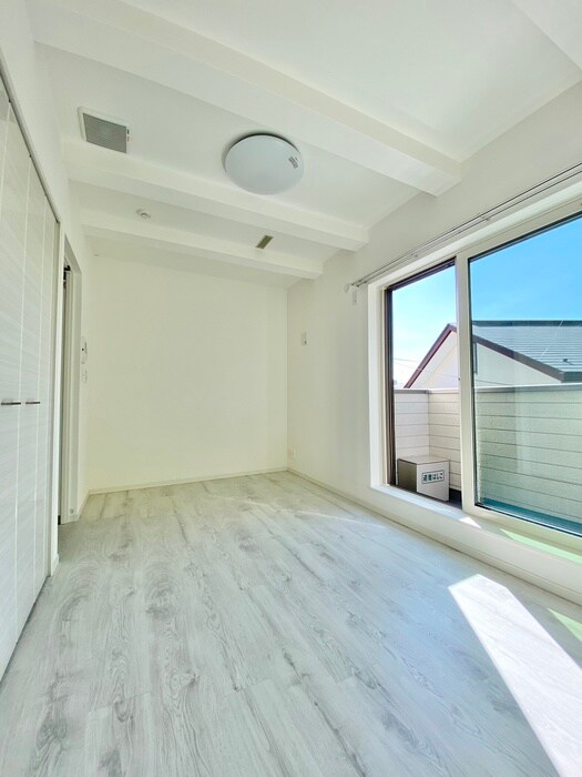 物件内観写真7　(室内からの展望)