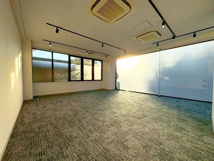 物件内観写真7　(室内からの展望)