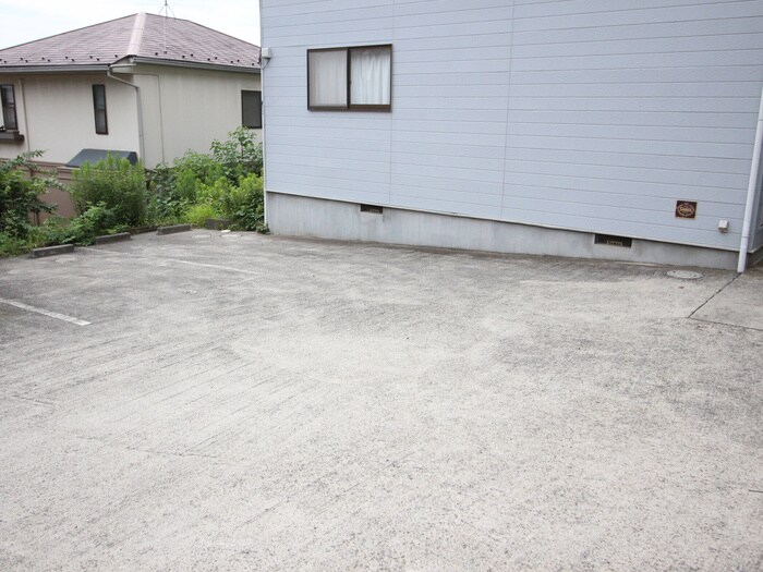 物件外観写真3　(駐車場)