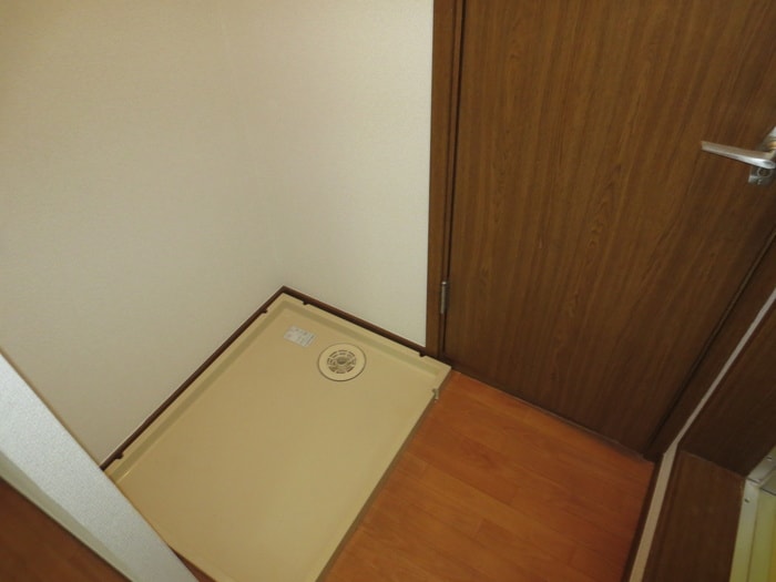 物件内観写真14　(洗濯機置場)