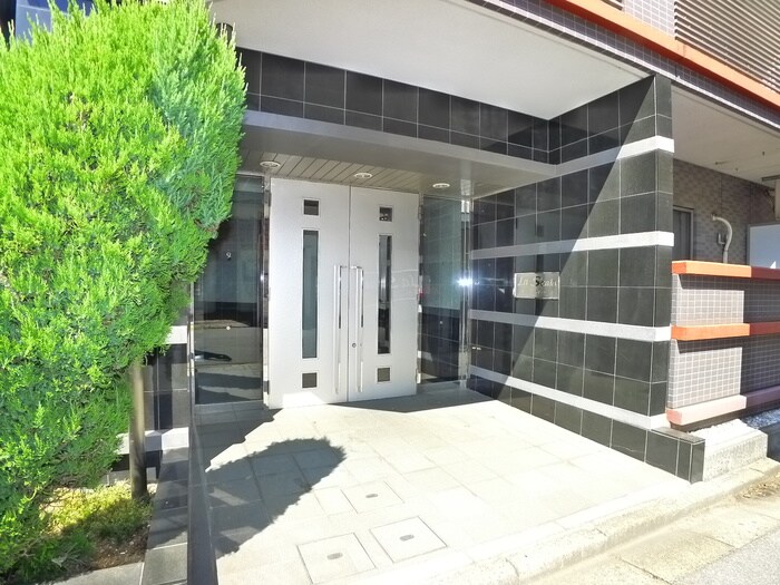 物件外観写真4　(エントランス部分)