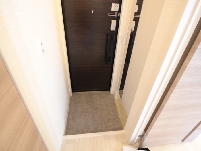 物件内観写真12　(玄関)