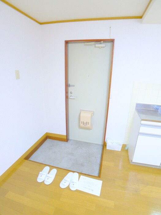 物件内観写真16　(玄関)