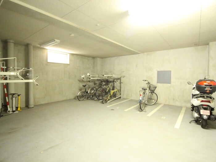 物件外観写真5　(駐輪場)