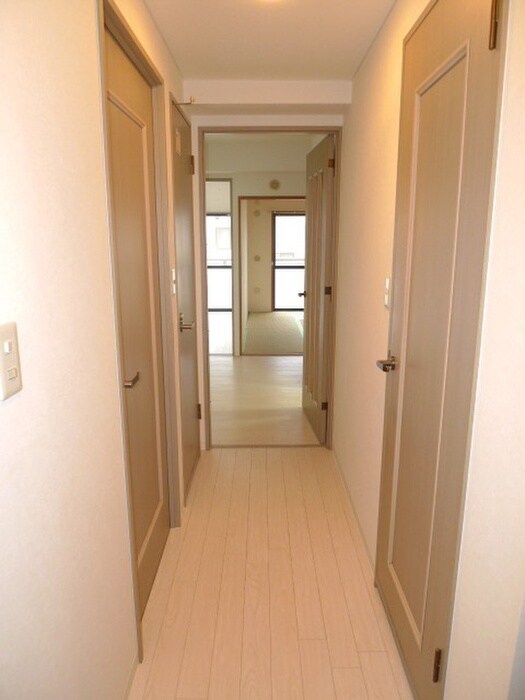物件内観写真18　(廊下)