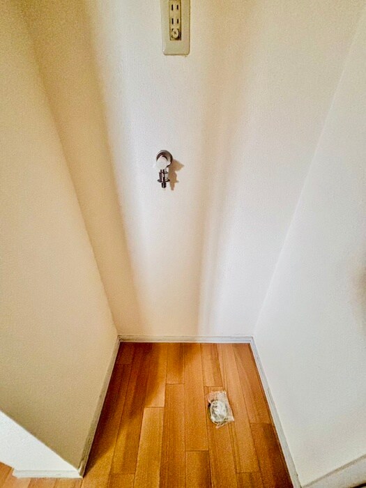 物件内観写真16　(洗濯機置場)