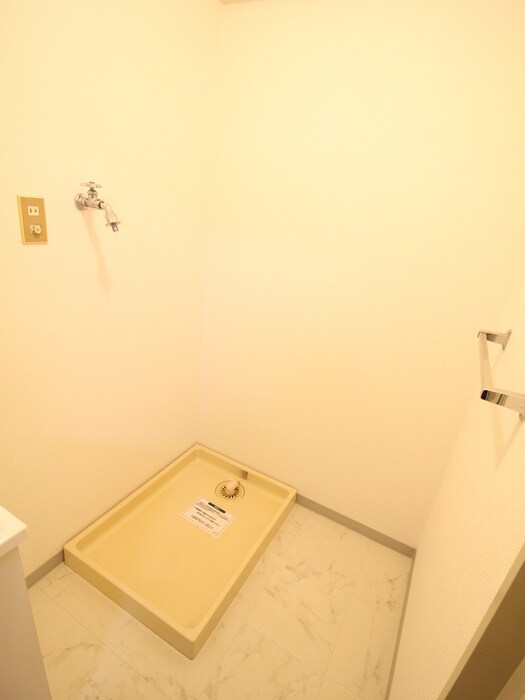 物件内観写真13　(洗濯機置場)