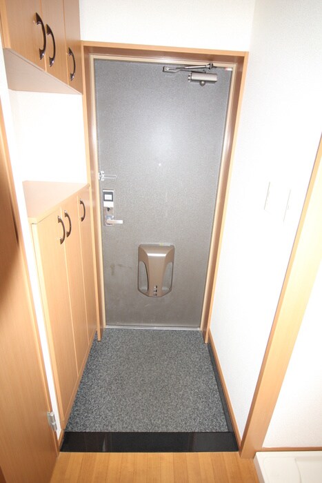 物件内観写真13　(玄関)