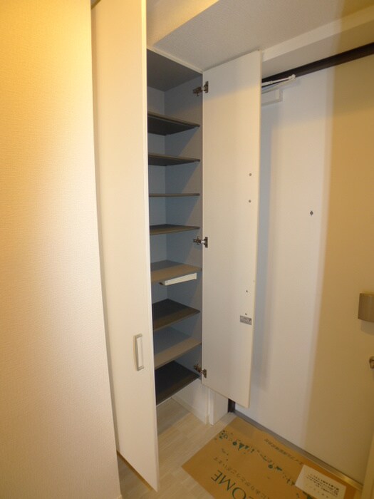 物件内観写真13　(玄関)