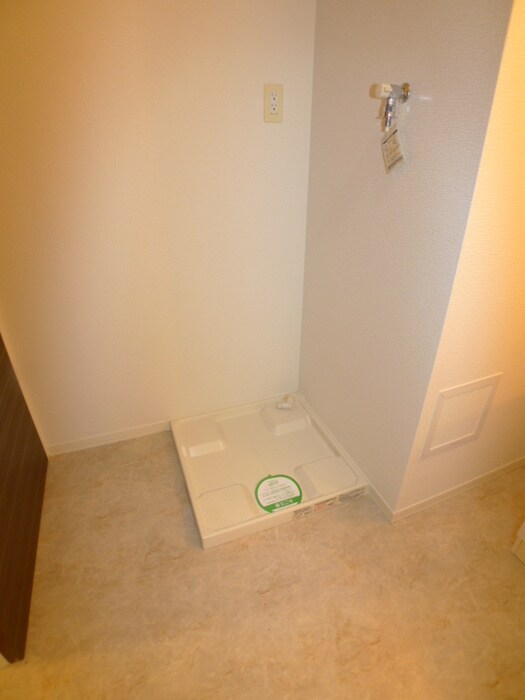 物件内観写真18　(洗濯機置場)