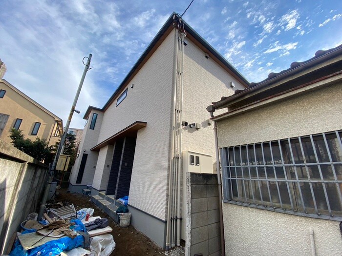 物件外観写真1　(建築中)