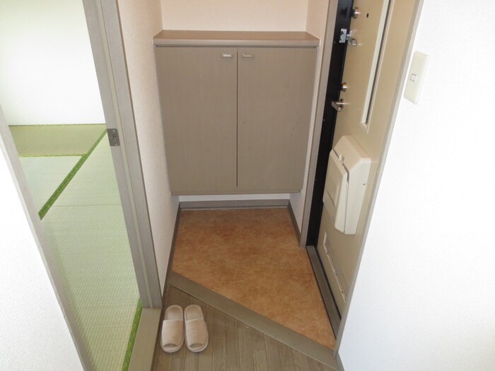 物件内観写真12　(玄関)