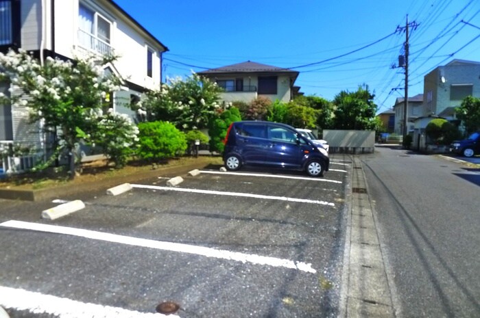 物件外観写真2　(駐車場)