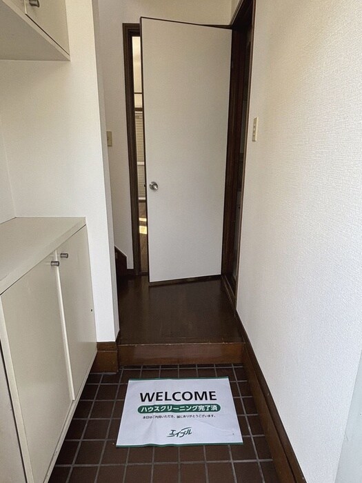 物件内観写真12　(玄関)