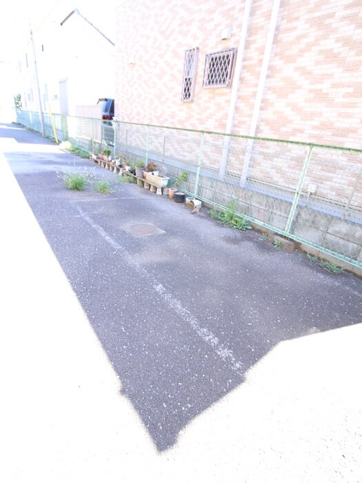 物件外観写真4　(駐車場)
