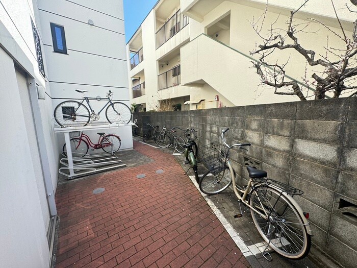 物件外観写真3　(駐輪場)