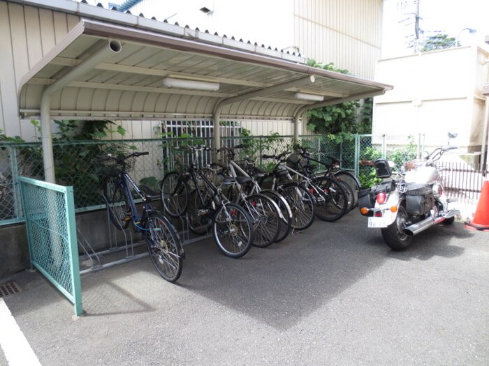 物件外観写真3　(駐輪場)