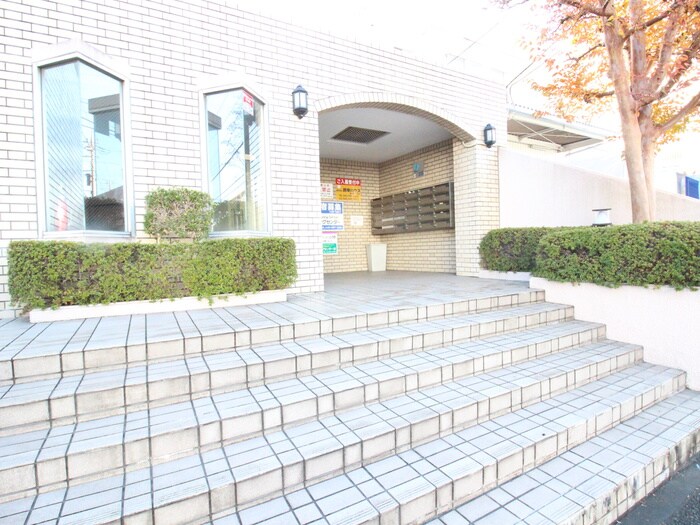 物件外観写真5　(エントランス部分)