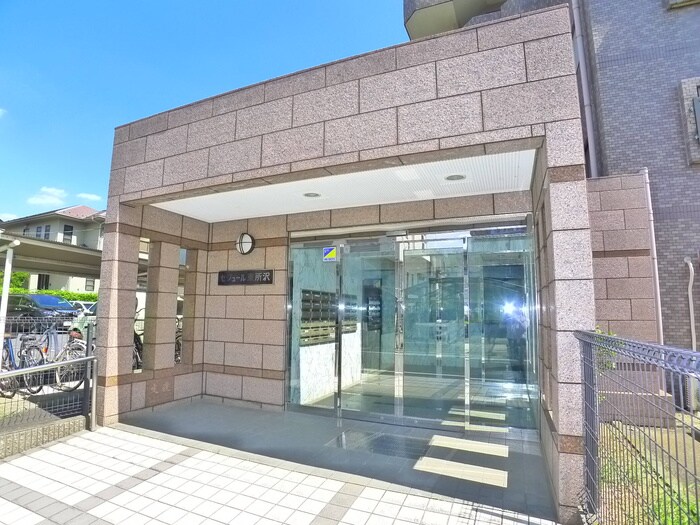 物件外観写真3　(エントランス部分)