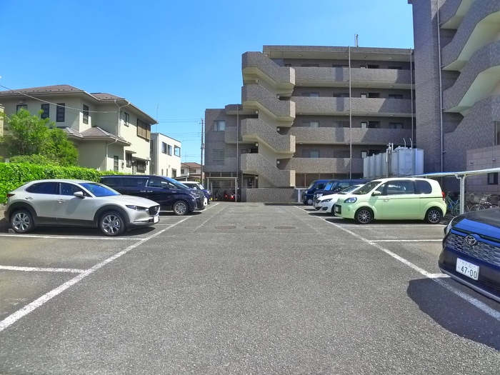 物件外観写真4　(駐車場)