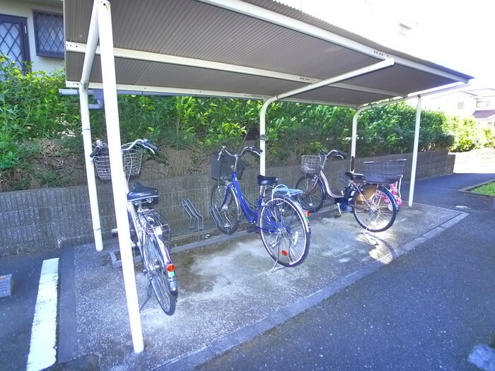 物件外観写真5　(駐輪場)