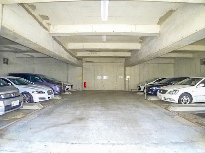 物件外観写真5　(駐車場)