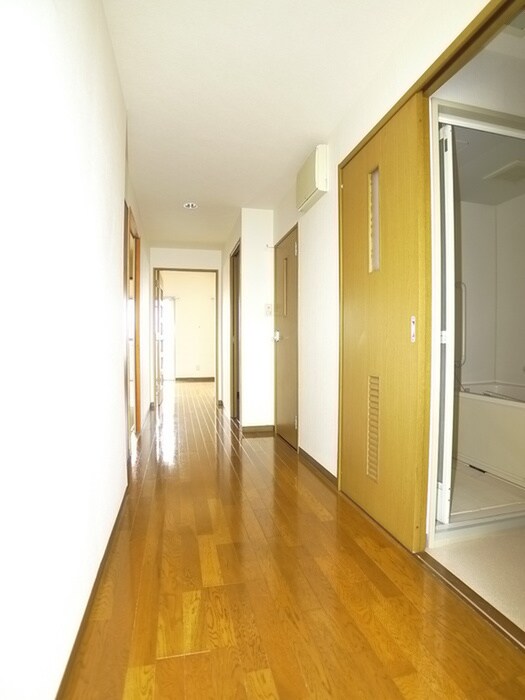 物件内観写真17　(廊下)