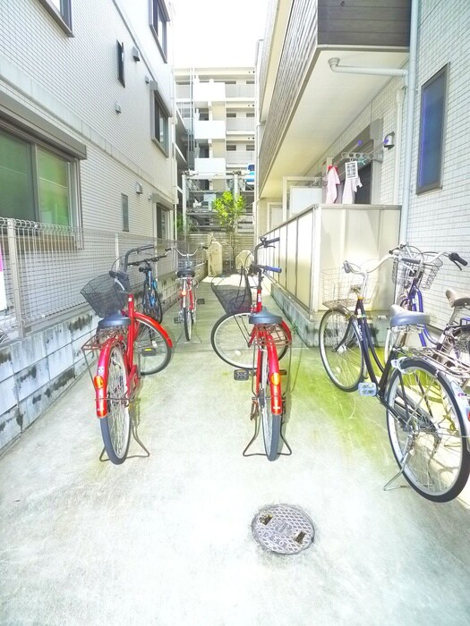 物件外観写真4　(駐輪場)