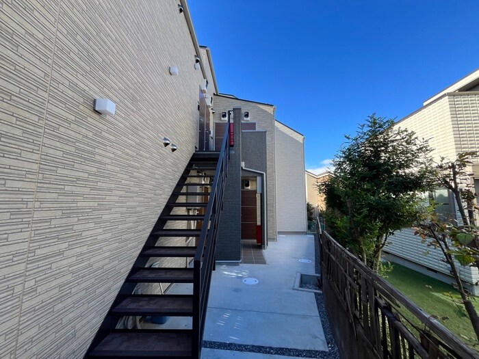 物件外観写真5　(エントランス部分)