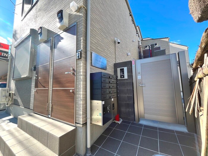 物件外観写真6　(エントランス部分)