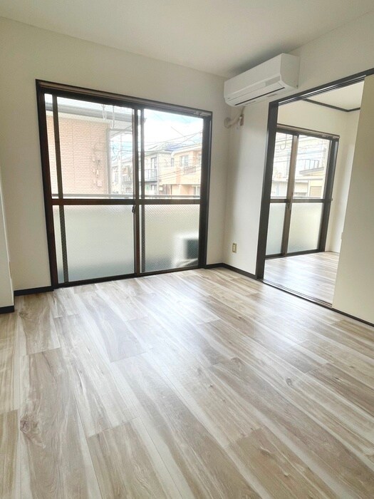 物件内観写真7　(室内からの展望)