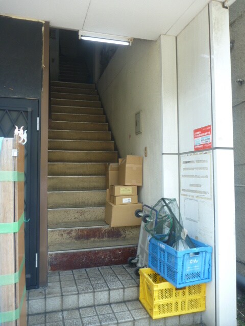 物件外観写真3　(エントランス部分)