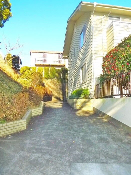 物件外観写真6　(エントランス部分)