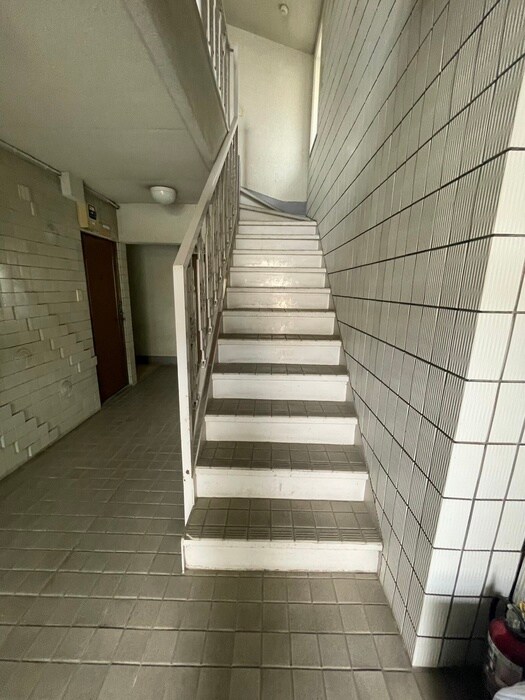 物件外観写真6　(エントランス部分)