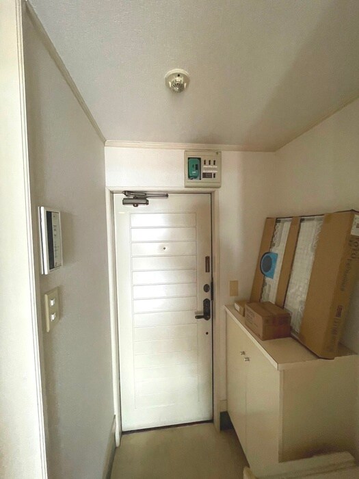 物件内観写真13　(玄関)