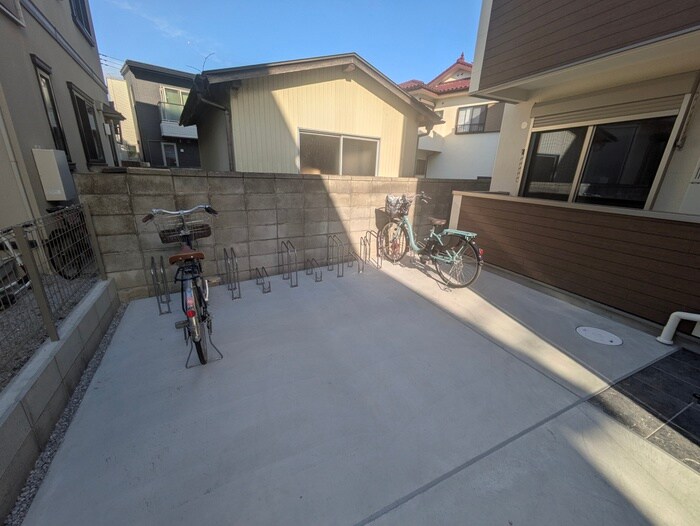 物件外観写真4　(駐輪場)