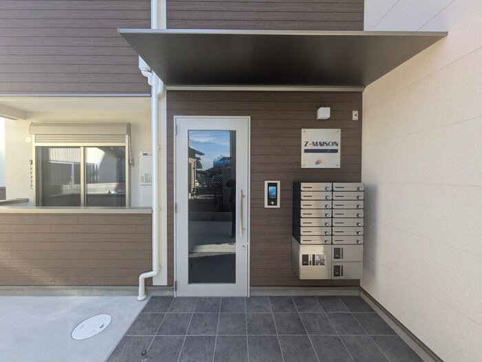 物件外観写真6　(エントランス部分)