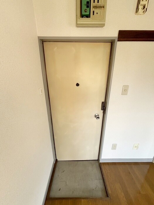 物件内観写真16　(玄関)