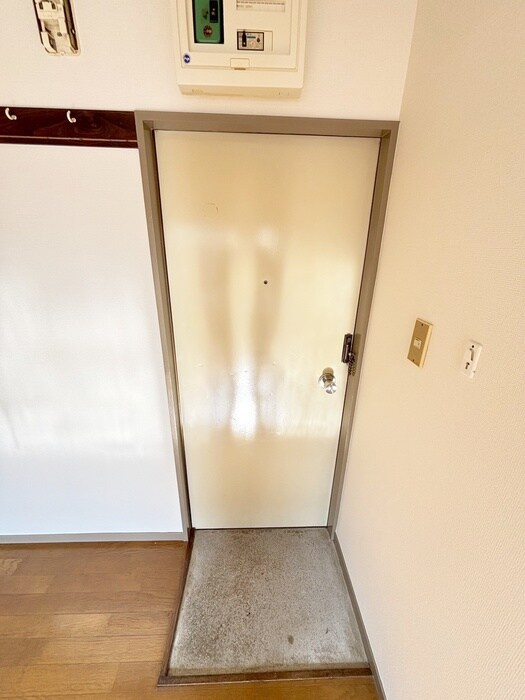 物件内観写真16　(玄関)