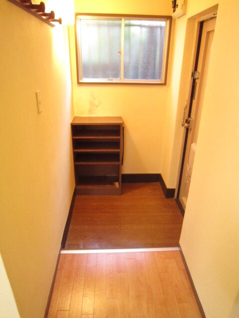 物件内観写真13　(玄関)