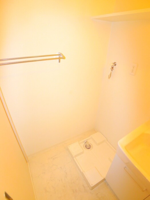 物件内観写真16　(洗濯機置場)