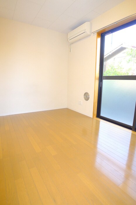 物件内観写真5　(室内からの展望)